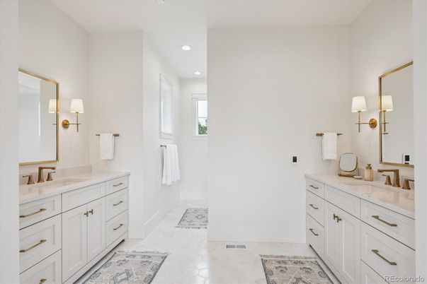 Bathroom, Dual Sink Vanities, Interior, Recessed Lighting