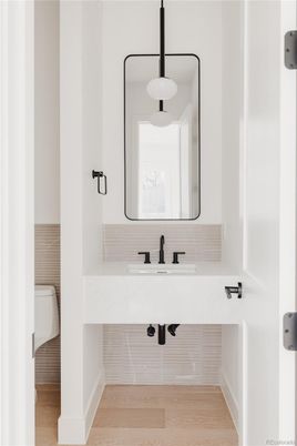 Bathroom, Interior, Pendant Lights, Wood Texture Flooring