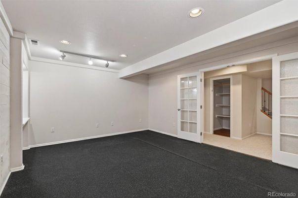 Empty room, Interior, Recessed Lighting