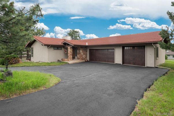 Attached, Exterior, Facade, Ranch
