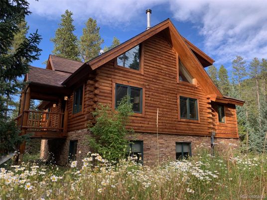 Exterior, Facade, Log Home