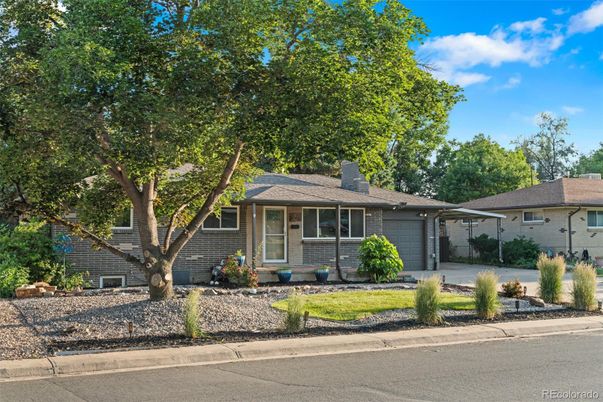 Attached, Exterior, Facade, Ranch