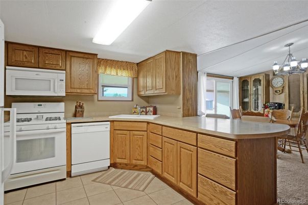 Chandelier, Dining room, Interior, Kitchen
