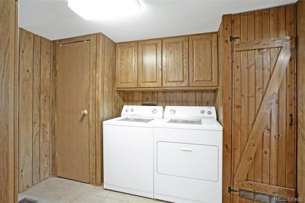 Interior, Washer, Wooden Walls