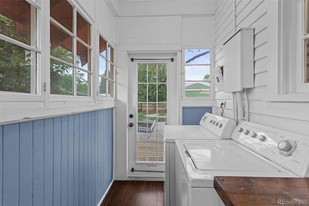 Interior, Washer, Wood Texture Flooring