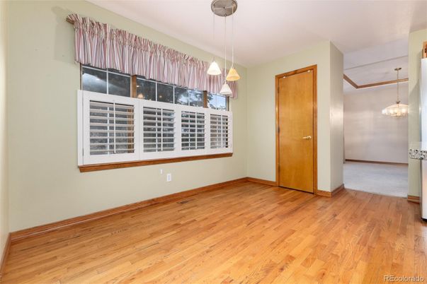 Empty room, Interior, Pendant Lights, Wood Texture Flooring