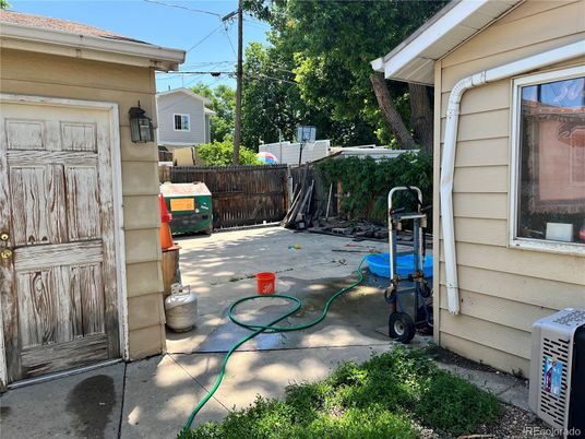 Backyard, Exterior