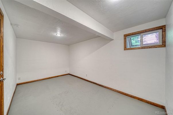 Empty room, Interior