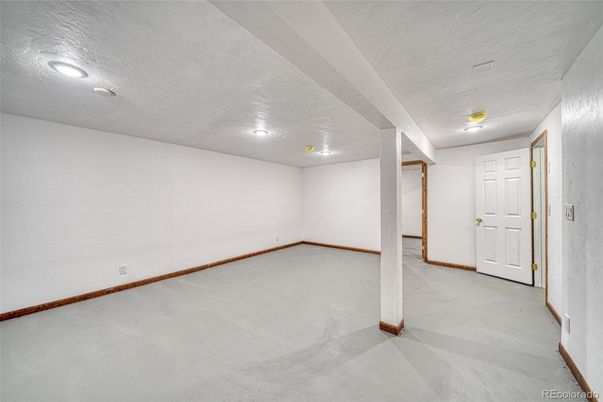 Empty room, Interior, Recessed Lighting