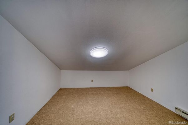 Empty room, Interior