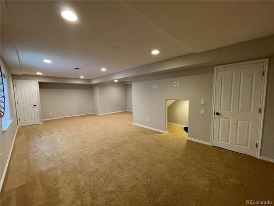 Empty room, Interior, Recessed Lighting