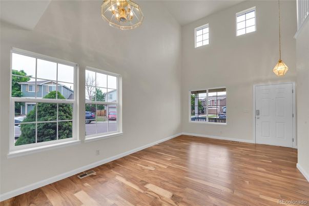 Interior, Pendant Lights, Wood Texture Flooring