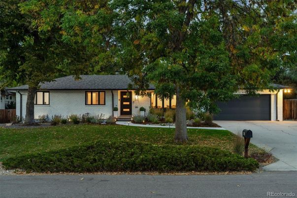 Attached, Exterior, Facade, Ranch