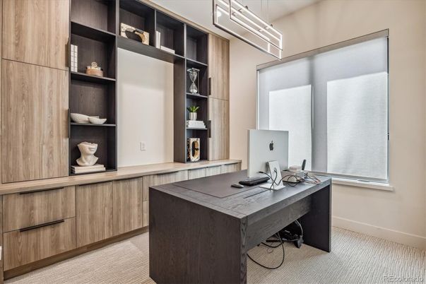 Home Office, Interior