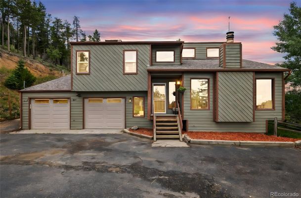 Attached, Exterior, Facade, Split Level