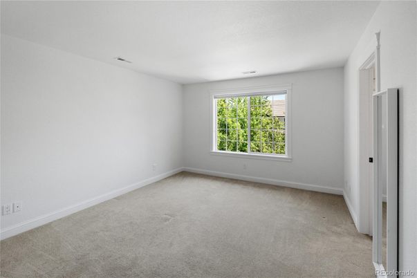 Empty room, Interior