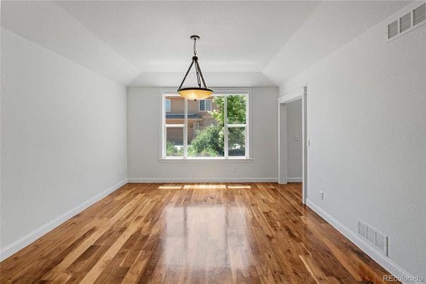 Empty room, Interior, Pendant Lights, Wood Texture Flooring