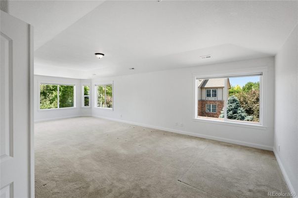 Empty room, Interior