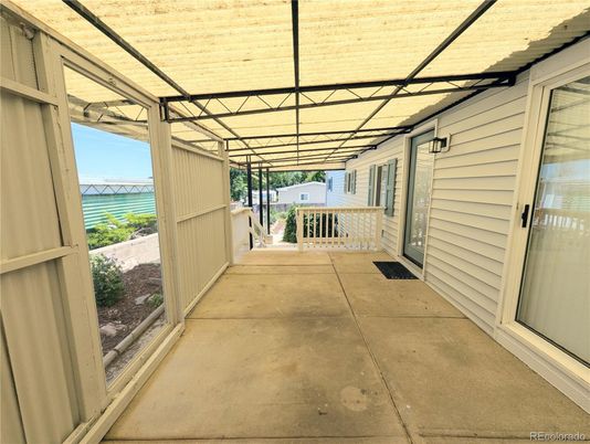 Exterior, Interior, Sun Room, Water