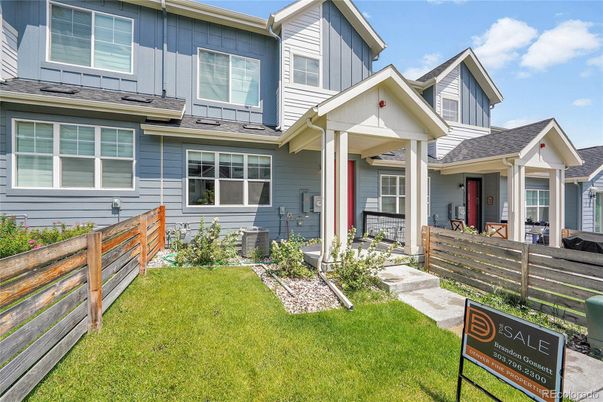 Exterior, Facade, Rowhouse