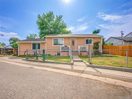 Backyard, Exterior, Facade, Split Level