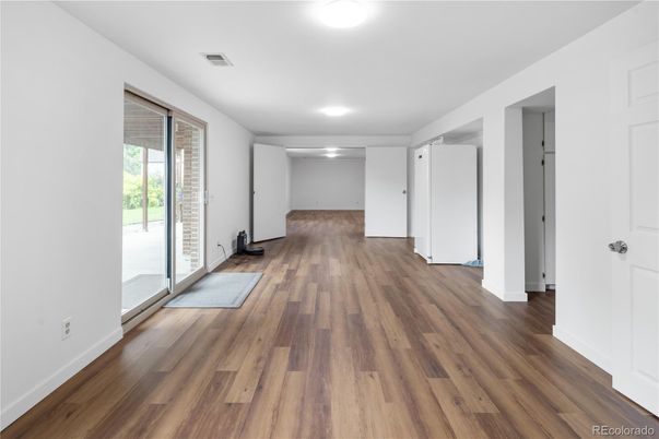 Empty room, Interior, Recessed Lighting, Wood Texture Flooring