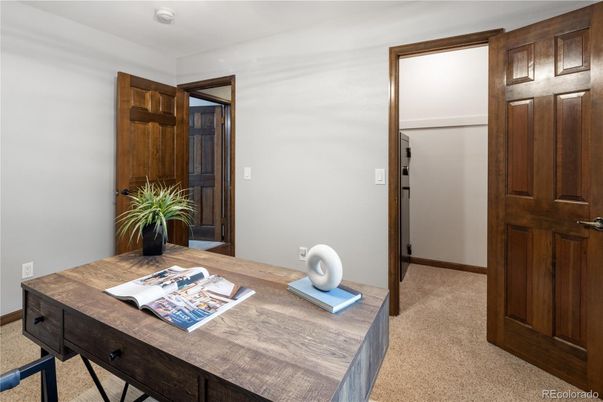 Home Office, Interior