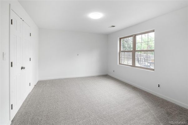 Empty room, Interior
