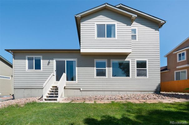 Exterior, Facade, Farmhouse