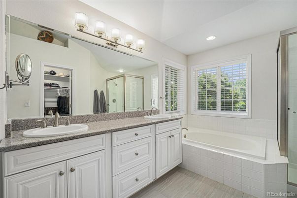 Bathroom, Dual Sink Vanities, Interior, Recessed Lighting