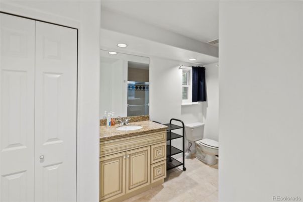 Bathroom, Interior, Recessed Lighting
