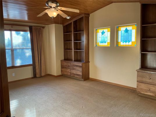 Empty room, Interior, Wooden Ceilings