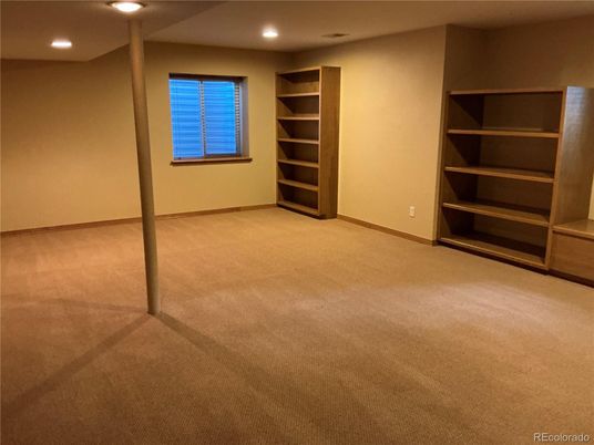 Empty room, Interior, Recessed Lighting