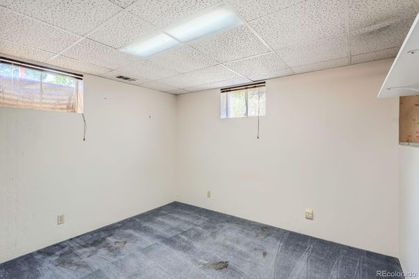 Empty room, Interior