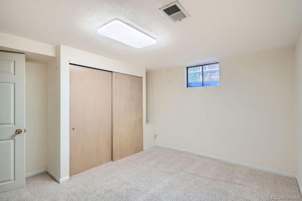 Empty room, Interior