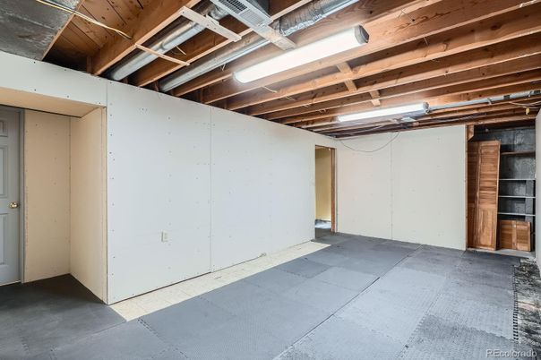 Empty room, Interior, Wooden Beams