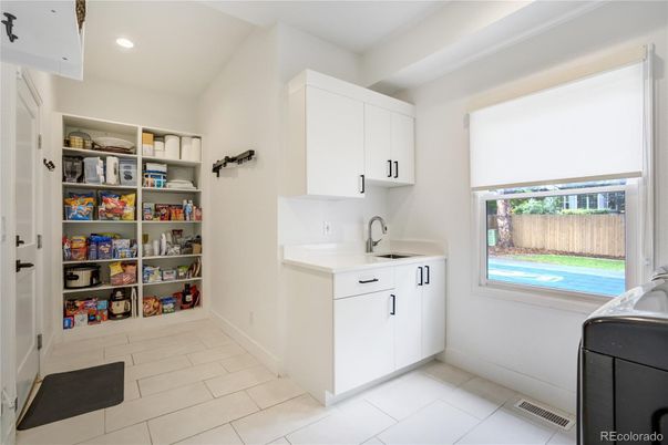 Interior, Recessed Lighting, Washer