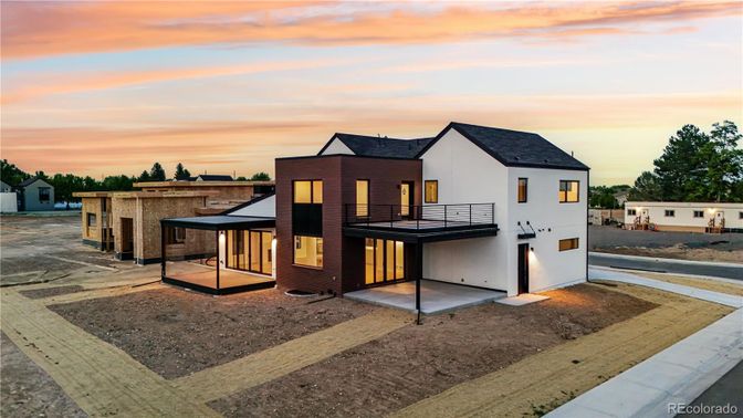 Backyard, Exterior, Facade, Modern