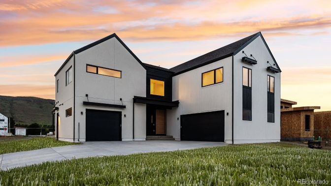 Attached, Exterior, Facade, Farmhouse