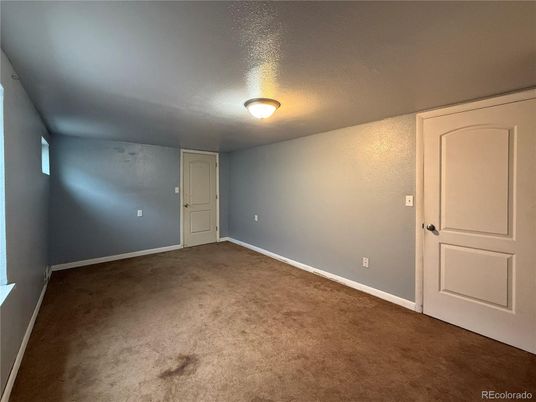 Empty room, Interior