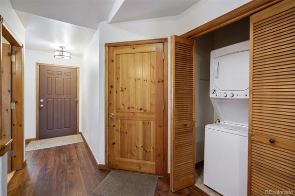 Interior, Utility Closets, Washer, Wood Texture Flooring