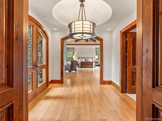 Interior, Recessed Lighting, Wood Texture Flooring