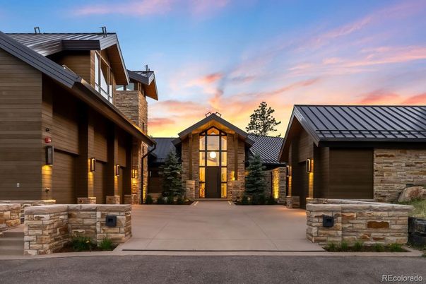 Exterior, Facade, Modern