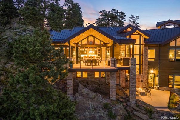 Exterior, Facade, Log Home
