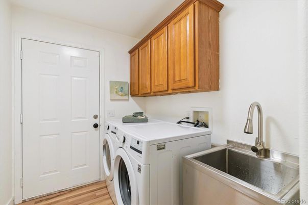 Interior, Washer, Wood Texture Flooring