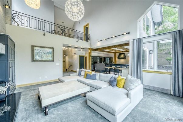 Chandelier, Dining room, Interior, Living room, Pendant Lights