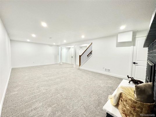 Empty room, Interior, Recessed Lighting