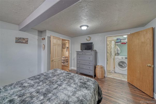 Bedroom, Interior, Utility Closets, Washer, Wood Texture Flooring