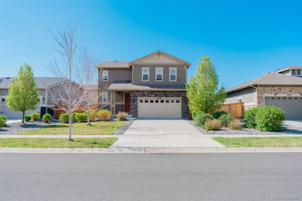 Attached, Exterior, Facade, American Craftsman