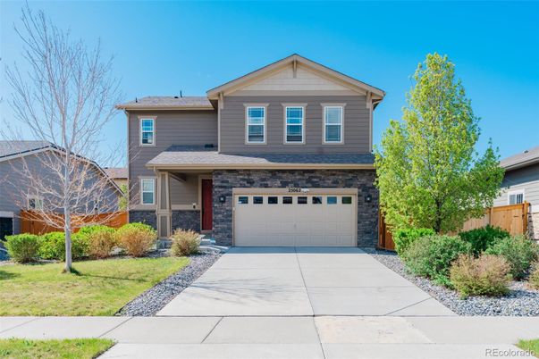 Attached, Exterior, Facade, American Craftsman
